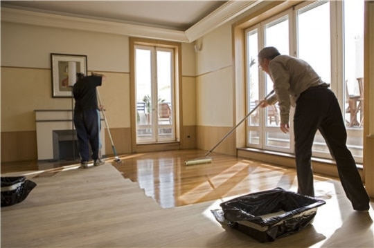 Procéder à la vitrification d’un parquet